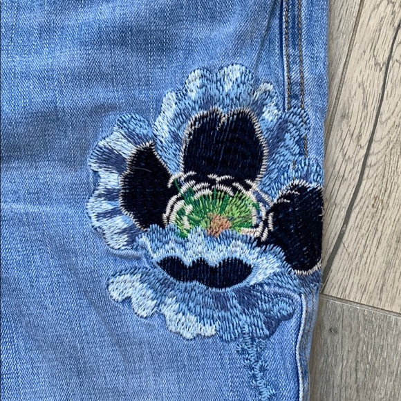 The LOFT Flower Embroidered Jeans - Picture 4 of 8